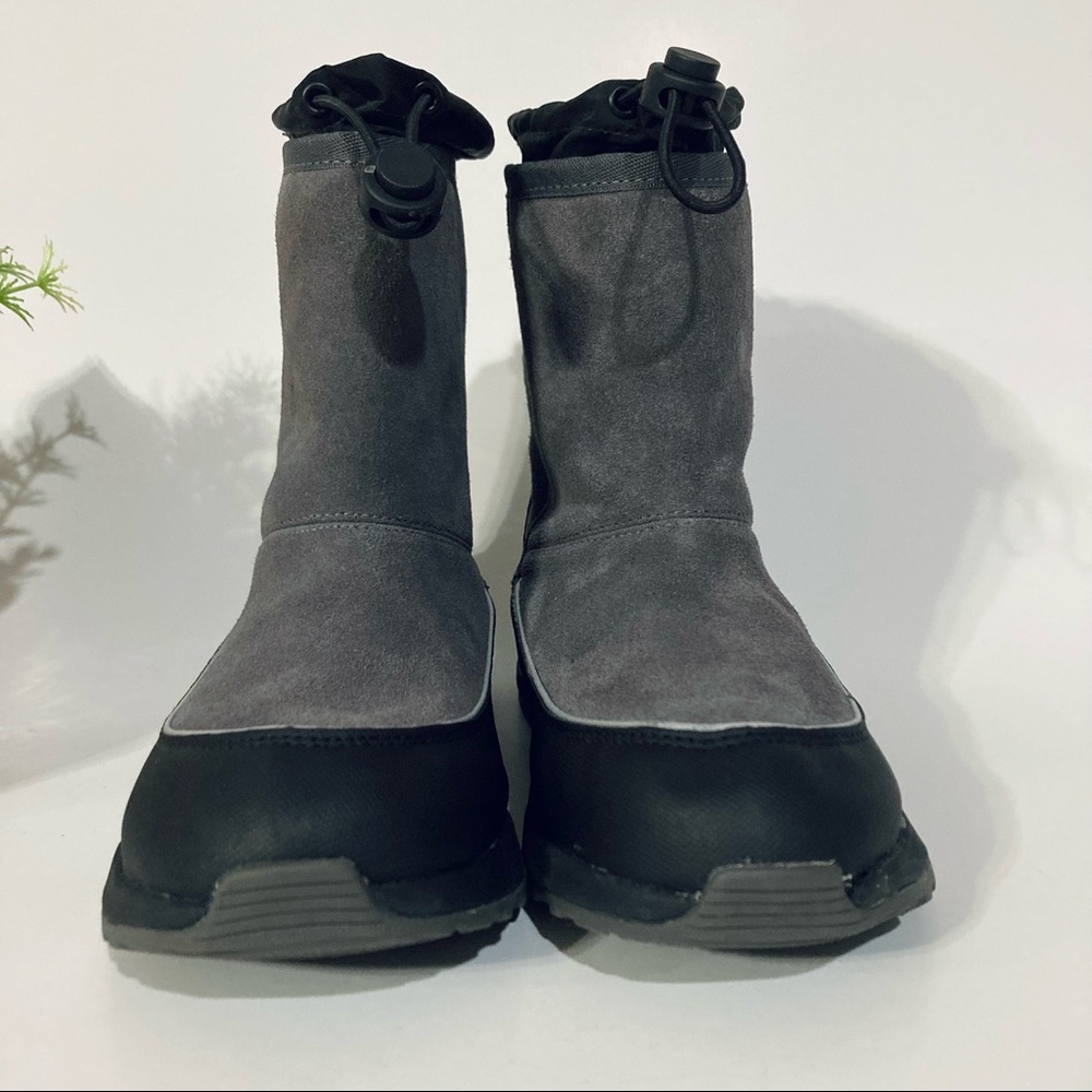 Ugg Unisex Youth Kirby Gray Waterproof Pull On Suede Boots Size 3 - Picture 3 of 8
